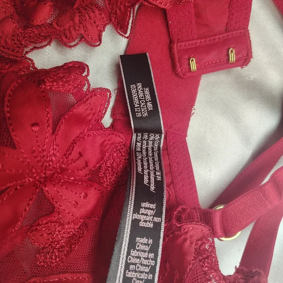 NWOT Victoria's Secret Red Floral Lace Bra - Picture 4 of 4